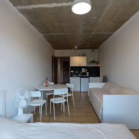 Brand New Penthouse #34 Near Center With Free Parking *