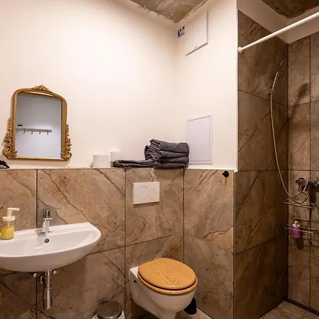 Brand New Penthouse #34 Near Center With Free Parking